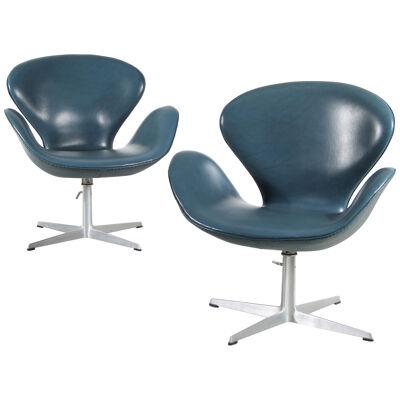 Pair of “Swan” Chairs by Arne Jacobsen for Fritz Hansen, Denmark 1960