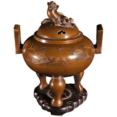 A Fine bronze koro (incense burner) and cover