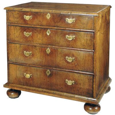 EARLY 18TH CENTURY ANTIQUE ENGLISH QUEEN ANNE WALNUT CHEST OF DRAWERS