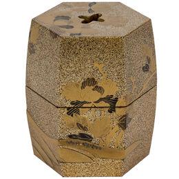 Japanese lacquer incense burner with Okubo family crest