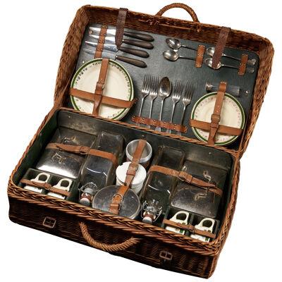 Wicker Picnic Hamper complete set with ceramic plates and cups