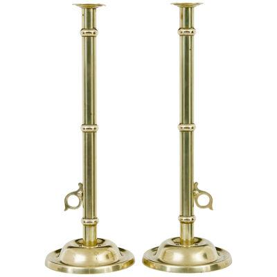 PAIR OF ARTS AND CRAFTS 19TH CENTURY BRASS CANDLESTICKS