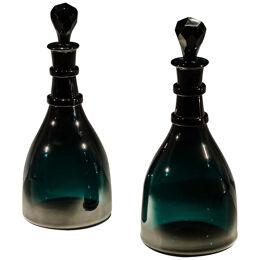 A FINE PAIR OF EMERALD GREEN TAPER DECANTERS