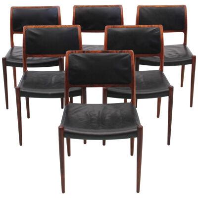 Mid-Century modern scandinavian set of 6 chairs in Rio rosewood model n°80  