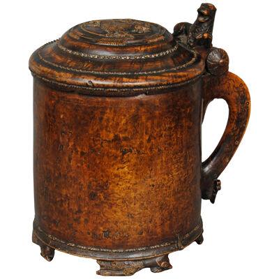 SUPERB AND LARGE EXAMPLE OF A NORWEGIAN BURR WOOD PEG TANKARD