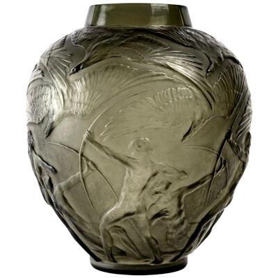 1921 René Lalique Archers Vase Grey Topaz Smoked Glass Men Arrows Hunt