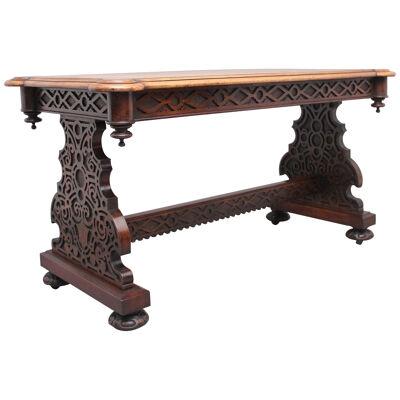 Superb quality 19th Century walnut library table